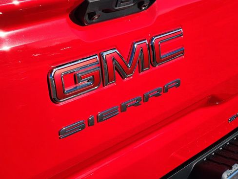 Used 2024 GMC Sierra 1500 SLE image 11