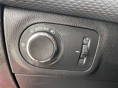 Used 2018 Chevrolet Cruze LS FWD image 16