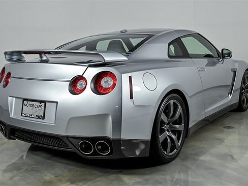 Used 2009 Nissan GT-R Premium AWD/4WD image 9
