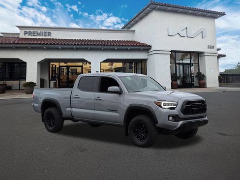 Used 2021 Toyota Tacoma TRD Off-Road w/ TRD Premium Off Road Package AWD/4WD image 2