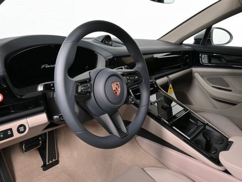 New 2026 Porsche Panamera 4 image 4