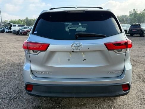 Used 2018 Toyota Highlander XLE AWD/4WD image 4