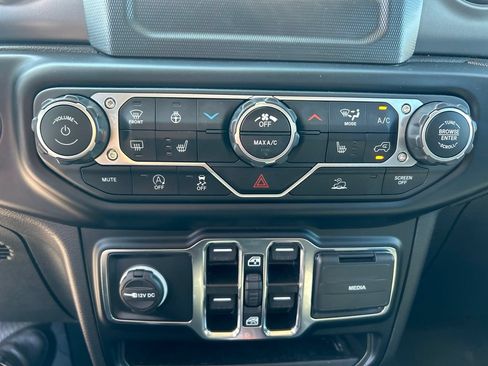 Used 2023 Jeep Gladiator Sport AWD/4WD image 25