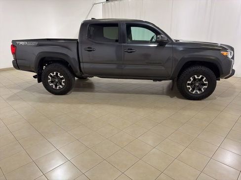 Used 2019 Toyota Tacoma TRD Off-Road w/ Technology Package AWD/4WD image 6