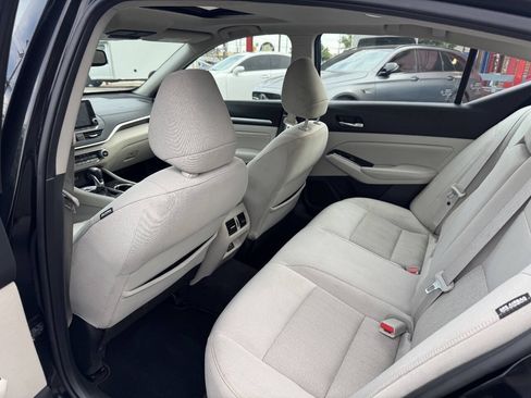 Used 2020 Nissan Altima 2.5 SV FWD image 11