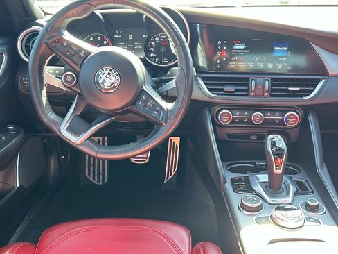 Used 2022 Alfa Romeo Giulia Veloce image 25