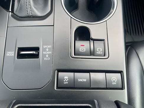 Used 2021 Toyota Highlander XLE FWD image 31