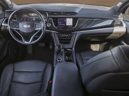 Certified 2025 Cadillac XT6 Premium Luxury image 28