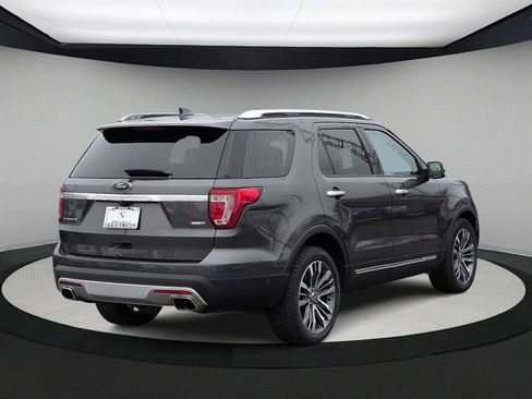 Used 2017 Ford Explorer Platinum image 8
