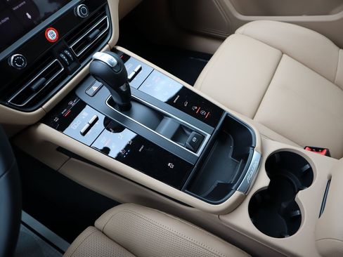 New 2025 Porsche Macan image 24