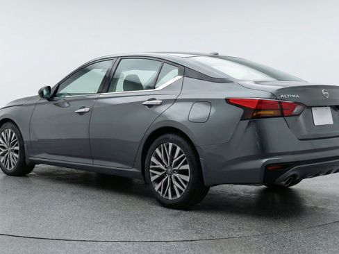 Used 2025 Nissan Altima 2.5 SV FWD image 6