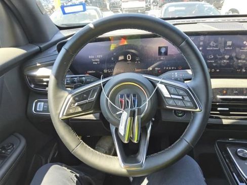 Used 2025 Buick Enclave Preferred FWD image 3