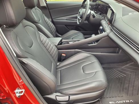 Used 2025 Hyundai Elantra Limited FWD image 21