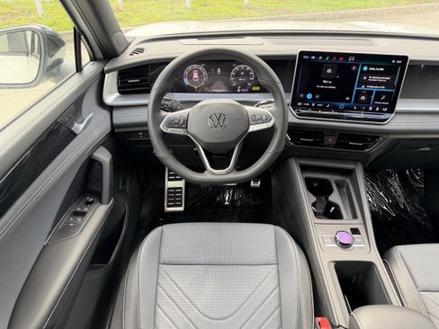 New 2026 Volkswagen Tiguan SE R-Line AWD/4WD image 15