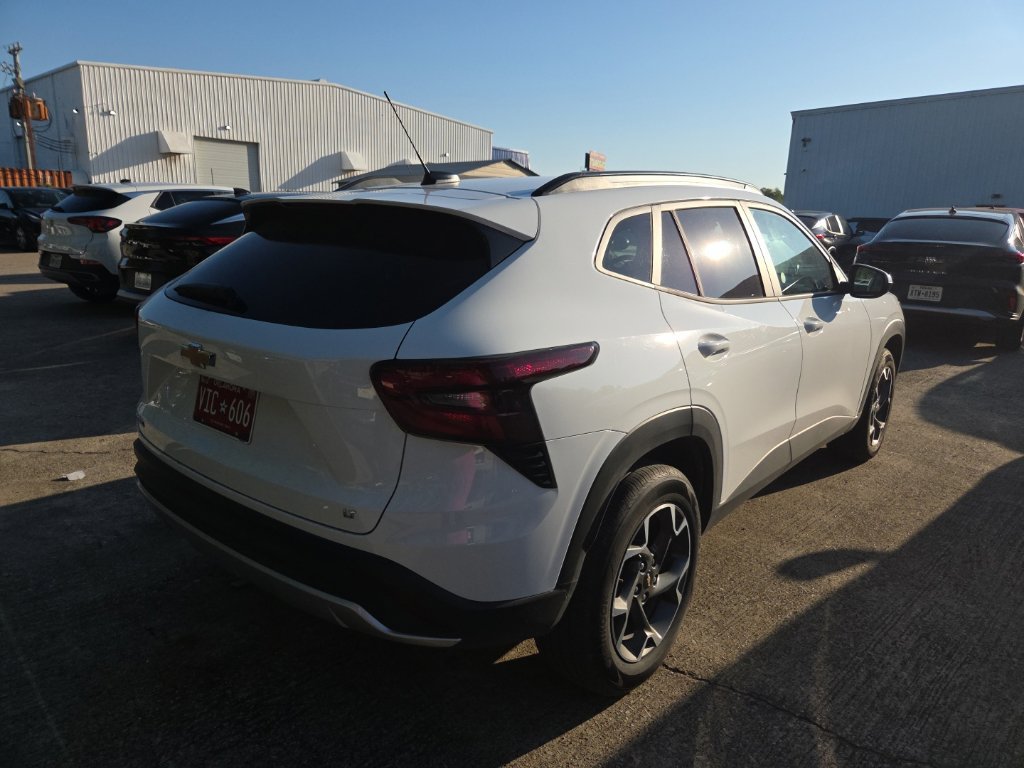 Used 2026 Chevrolet Trax LT FWD image 9