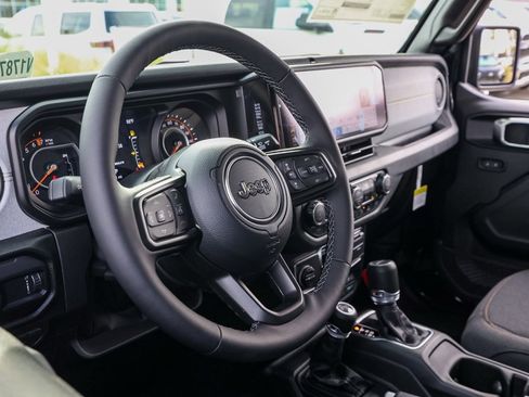 New 2025 Jeep Gladiator Willys image 14