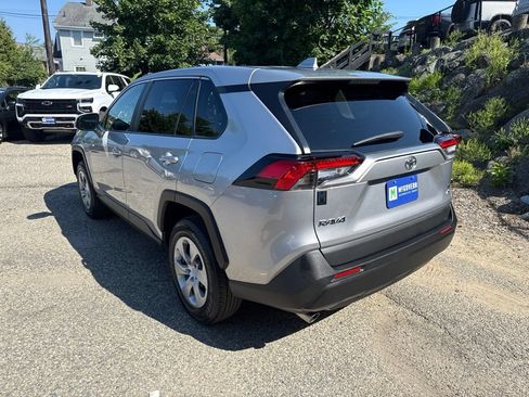Used 2023 Toyota RAV4 LE AWD/4WD image 4