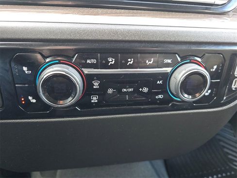 Used 2025 Chevrolet Silverado 2500 LT w/ Convenience Package image 26