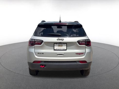 Used 2025 Jeep Compass Trailhawk AWD/4WD image 9