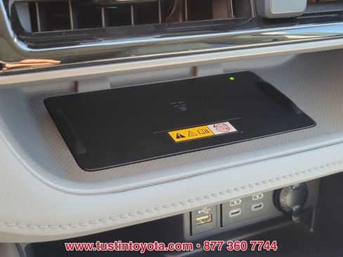 Used 2023 Toyota Highlander XLE AWD/4WD image 26