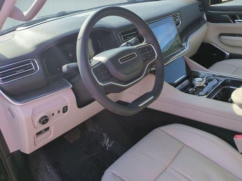 Used 2022 Jeep Wagoneer Series III w/ Premium Group I AWD/4WD image 11