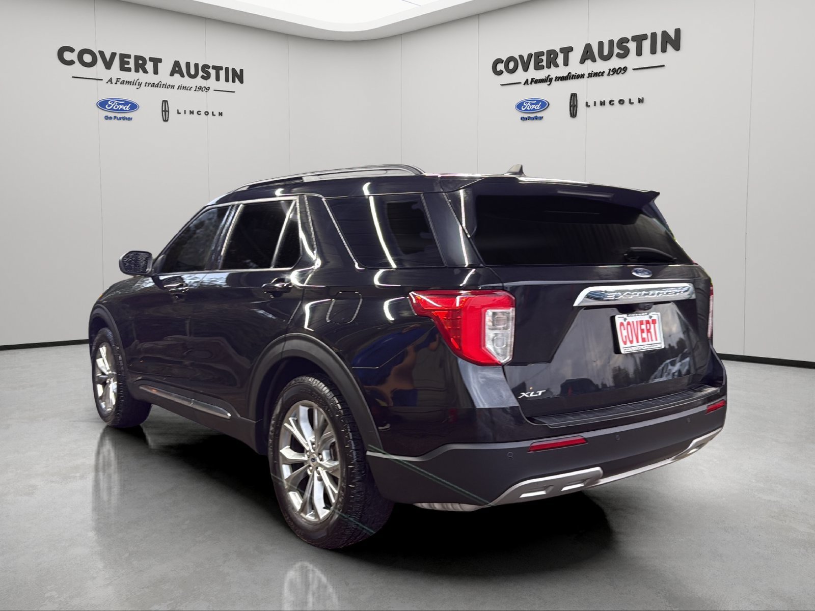 Used 2021 Ford Explorer XLT w/ Equipment Group 202A RWD image 3