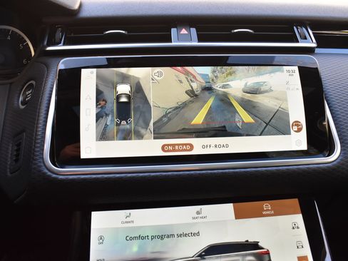 Used 2021 Land Rover Range Rover Velar R-Dynamic S image 38