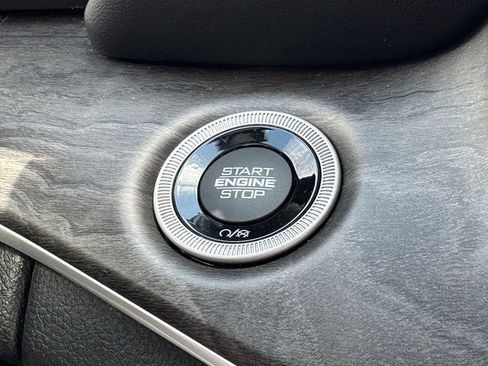 Used 2022 Jeep Grand Cherokee L Limited AWD/4WD image 31