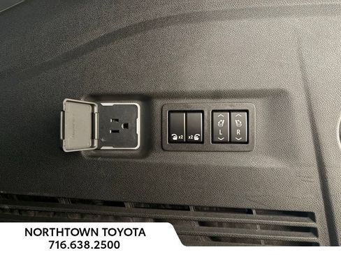 Used 2023 Chevrolet Suburban High Country AWD/4WD image 32