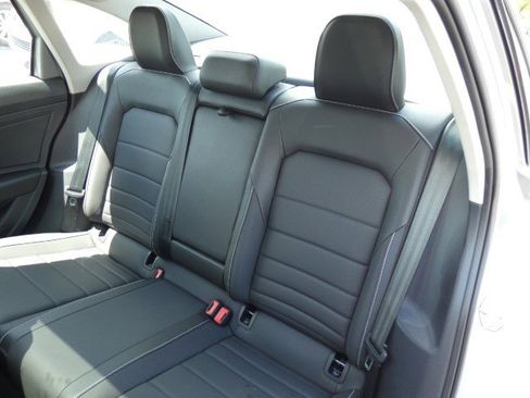 Used 2024 Volkswagen Jetta SE w/ Panoramic Sunroof Package image 26