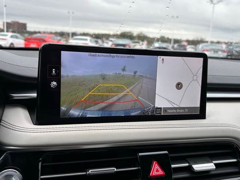 Used 2025 Genesis G70 2.5T image 10