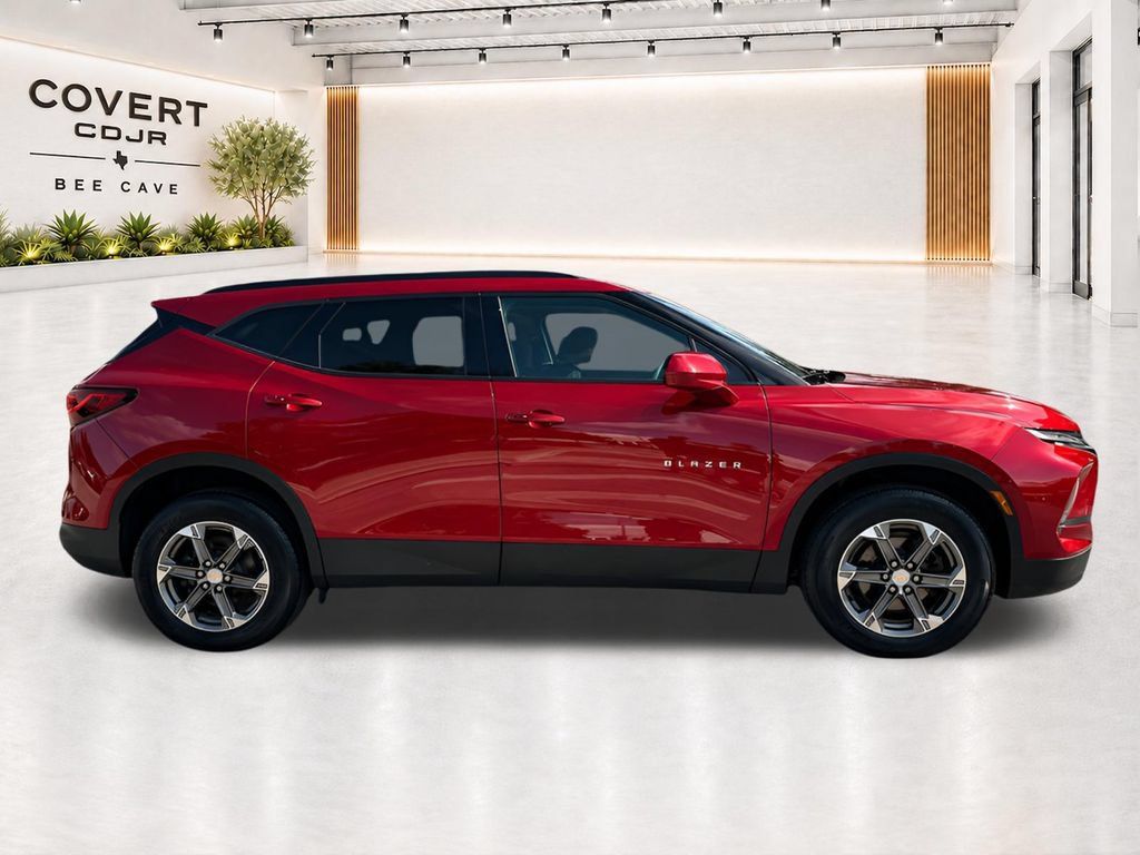Used 2024 Chevrolet Blazer LT w/ Convenience Package FWD image 7