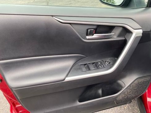 Used 2020 Toyota RAV4 XLE image 14