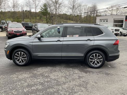 Used 2020 Volkswagen Tiguan SE w/ Panoramic Sunroof Package AWD/4WD image 2