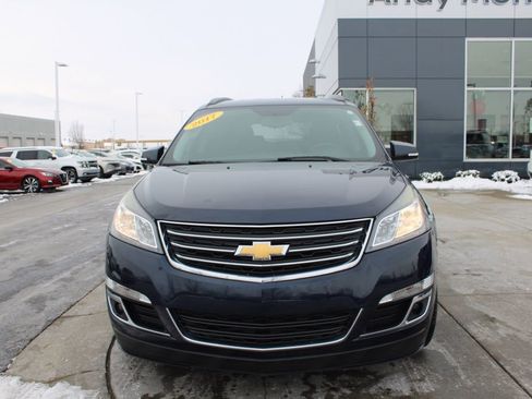 Used 2017 Chevrolet Traverse LT w/ Style and Technology Package image 2