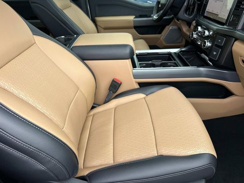 New 2025 Ford F250 Lariat w/ Chrome Package image 45