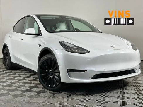 Used 2022 Tesla Model Y Long Range image 1