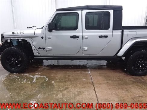 Used 2021 Jeep Gladiator Willys image 2