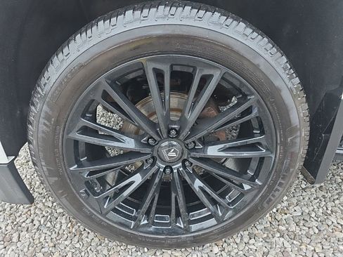 Used 2019 Chevrolet Tahoe Premier w/ RST 6.2L Performance Edition AWD/4WD image 11