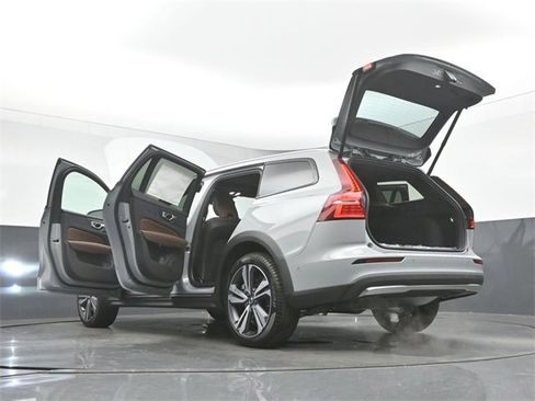 New 2026 Volvo V60 B5 Cross Country Plus w/ Protection Package Premier image 56