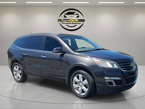 Used 2016 Chevrolet Traverse LT w/ Style and Technology Package FWD image 1