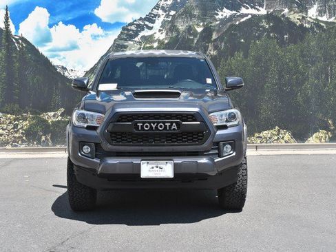 Used 2018 Toyota Tacoma TRD Sport w/ Technology Package AWD/4WD image 5