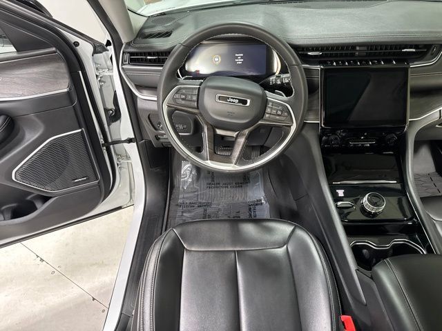 Used 2023 Jeep Grand Cherokee L Limited w/ Black Appearance Package AWD/4WD image 18