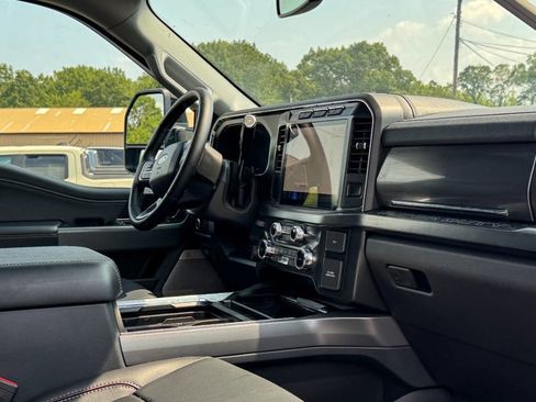 Used 2024 Ford F250 Lariat w/ Black Appearance Package image 10