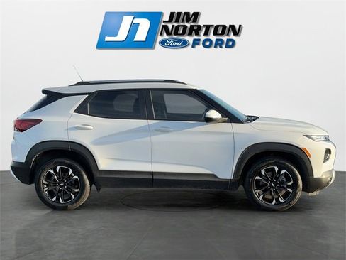 Used 2022 Chevrolet TrailBlazer LT image 2