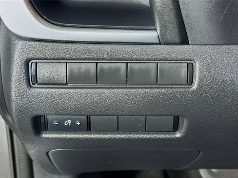 Used 2021 Nissan Rogue S FWD image 11