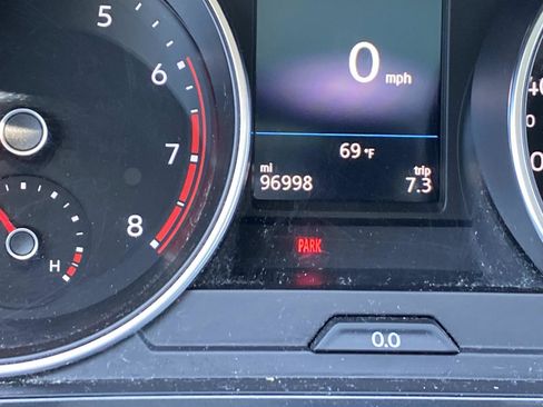 Used 2018 Volkswagen Tiguan SEL AWD/4WD image 30
