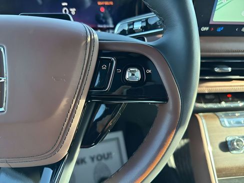 Used 2025 Lincoln Aviator Reserve AWD/4WD image 36
