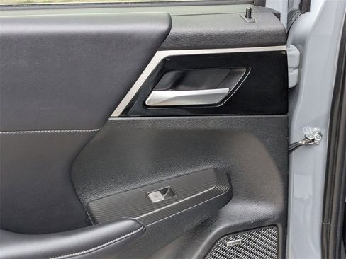 Used 2025 Mitsubishi Outlander SE image 25