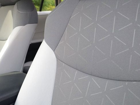 Used 2025 Toyota RAV4 XLE image 30